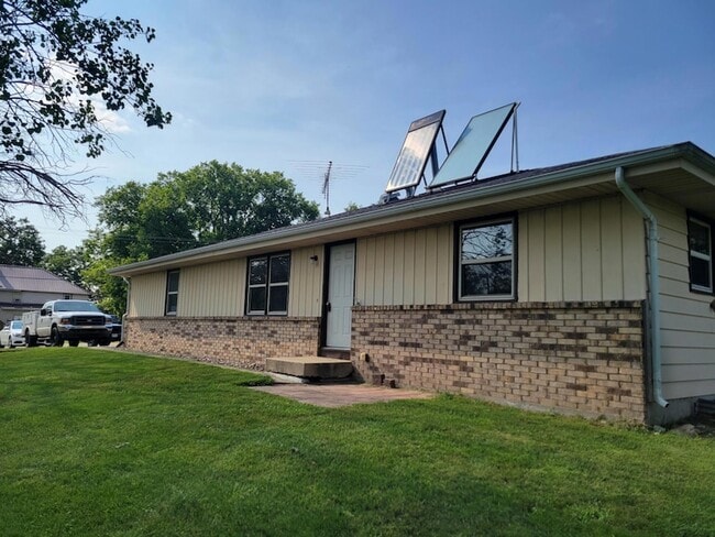 Building Photo - 205 Sharon St