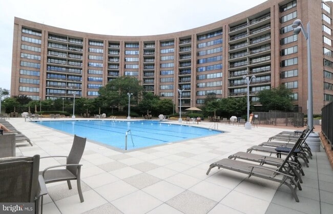 Photo - 1805 Crystal Dr Unit 204S