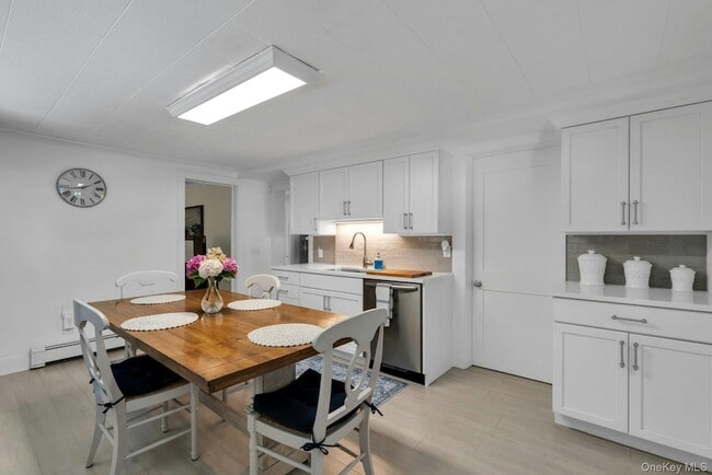 Photo - 107 Sebonac Rd