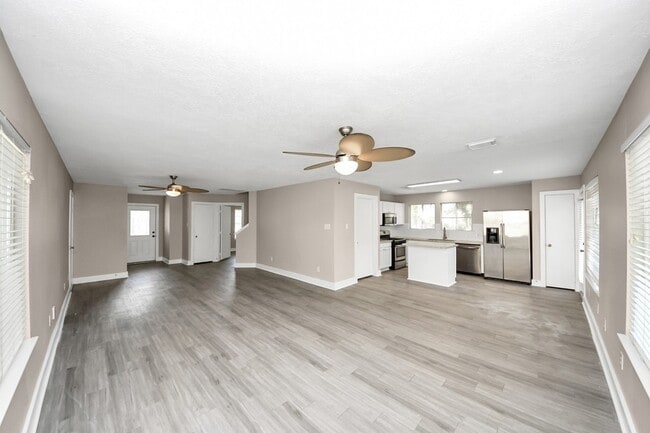 Photo - 18178 Woodsdale Ct