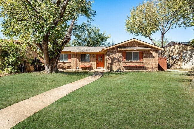 Photo - 2121 Travis Dr