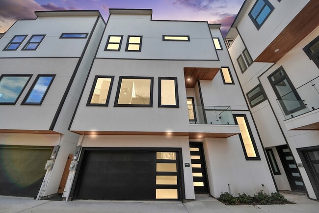 Building Photo - 3407 Hutchins St