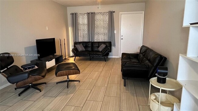 Building Photo - 941 Crystal Lake Dr Unit 208