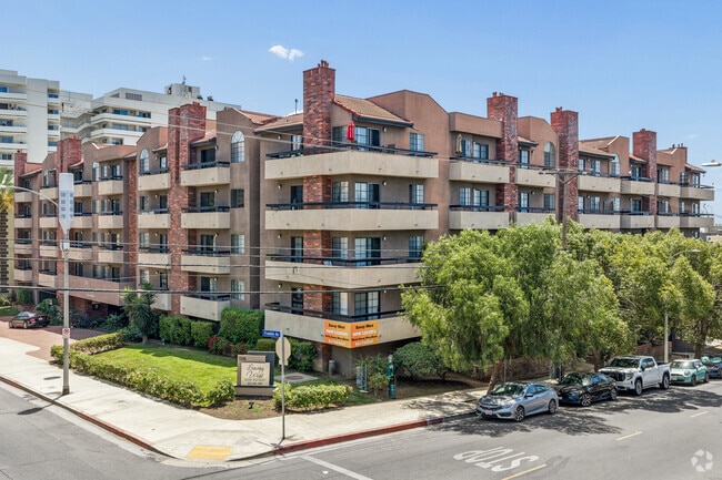 Building Photo - Savoy West Apartments