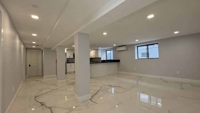 Building Photo - 1-64 Beach 124th St Unit 3