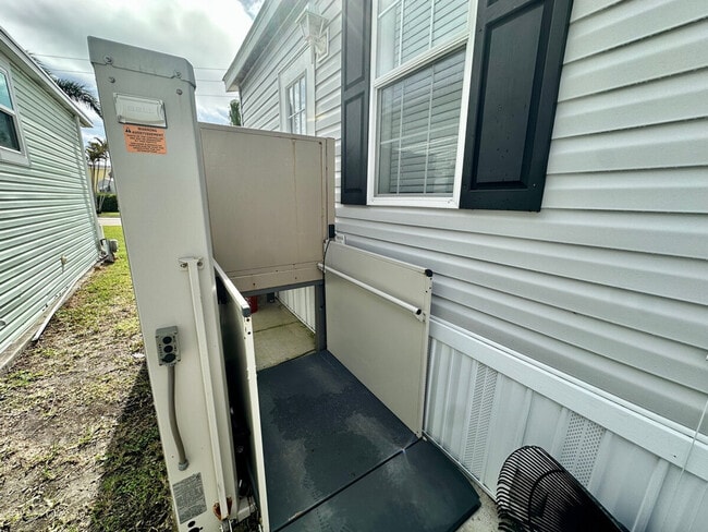 Photo - 718 Nettles Blvd Unit SI ID1537492P