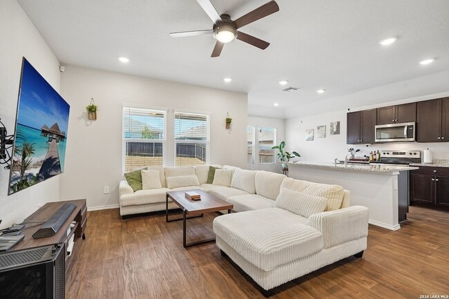 Photo - 841 Bahia Pl