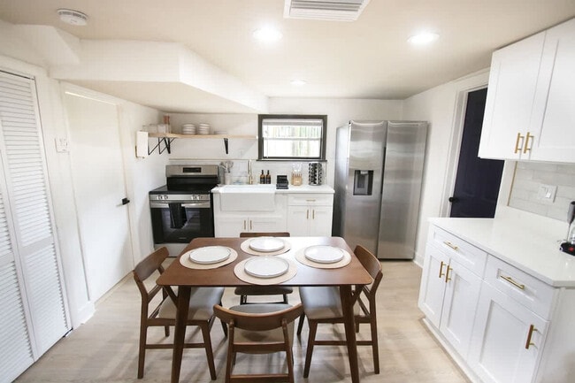 Photo - 106 W Emma St Unit ID1271935P