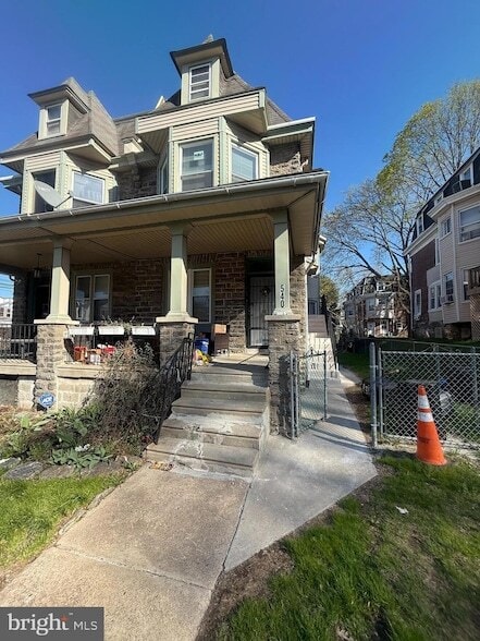 Building Photo - 0-500 E Johnson St