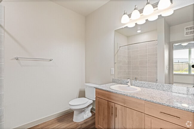 1BR, 1BA - 765SF - Primary Bathroom - Cole Creek Estates