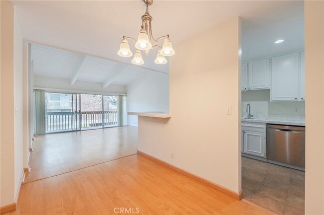 Building Photo - 6542 Ocean Crest Dr Unit B312