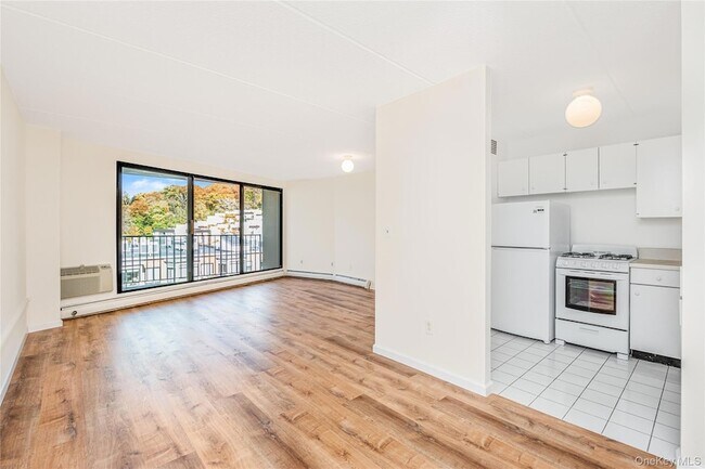 Photo - 1155 Warburton Ave Unit 7B