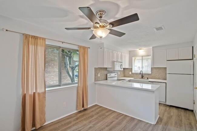 Photo - 1435 Silverpines Rd