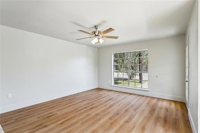 Photo - 116 Parkway Drive N