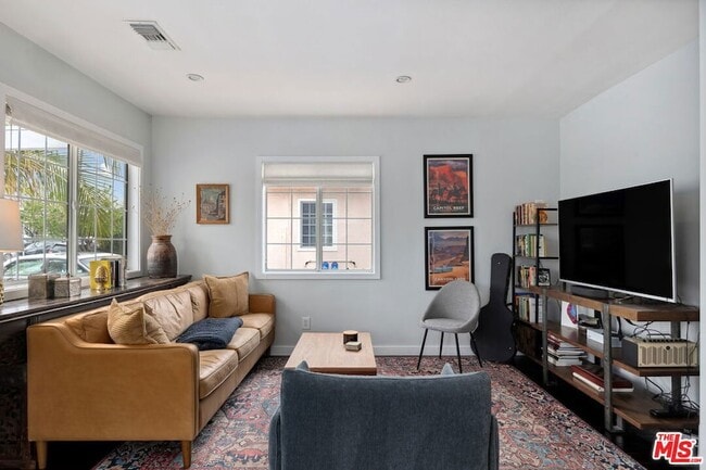 Photo - 3836 Seneca Ave