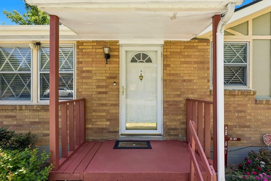 Photo - 261 Eisenhower Dr
