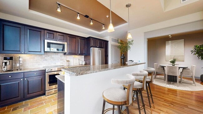 Building Photo - TEN20