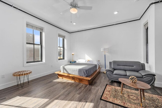 Building Photo - 18 W Elder St Unit ID1056095P