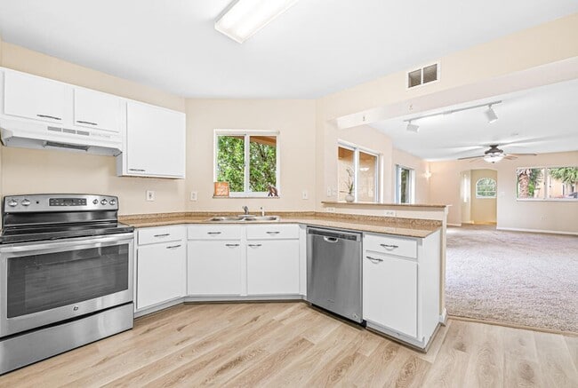 Photo - 900 Scotia Dr Unit 206