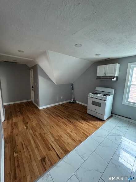Building Photo - 232 View St Unit 3
