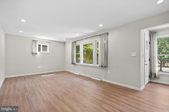 Photo - 906 Monroe St