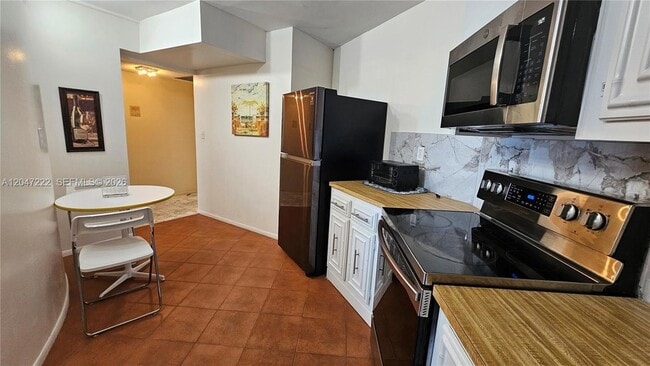Photo - 800 Parkview Dr Unit 912