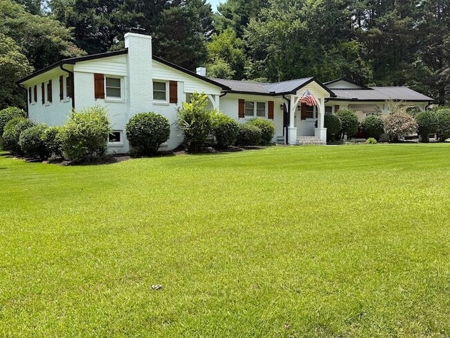 Photo - 405 Playground Rd