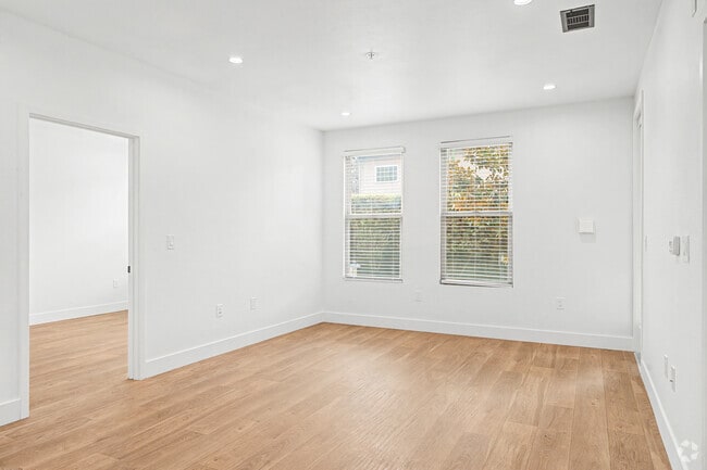 2BR, 2BA - 960SF - Living Room - Cirrus Redwood City