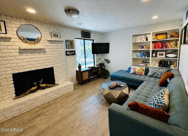 Photo - 705 W Wilshire Dr
