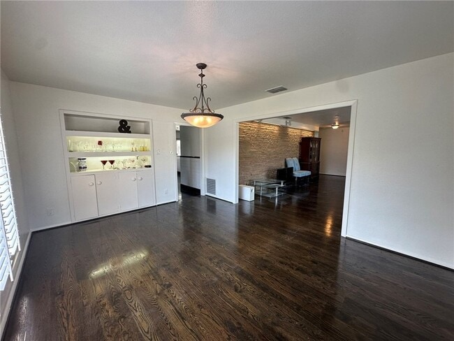 Photo - 301 Bermuda Pl