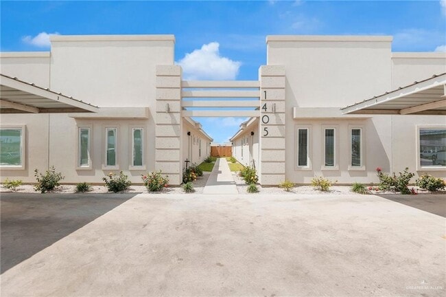 Building Photo - 1405 San Vicente Unit 1