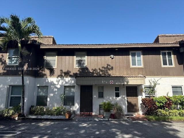 Building Photo - 3920 Woodside Dr Unit 5