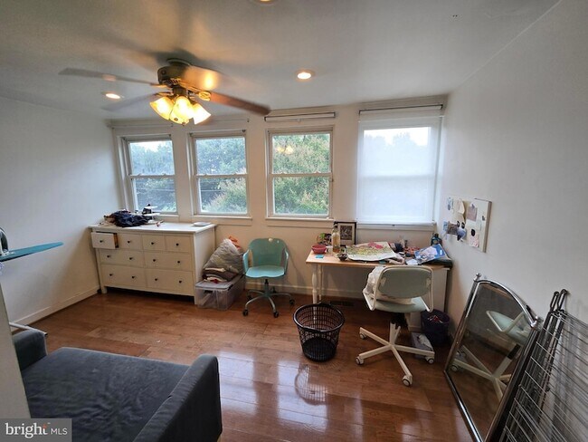 Photo - 1319 E Street NE Unit