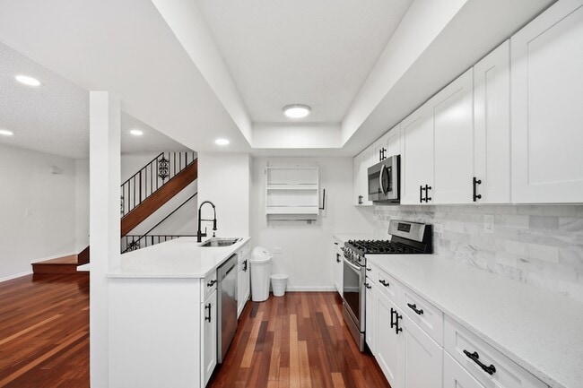 Photo - 1204 W Inverrary Ln