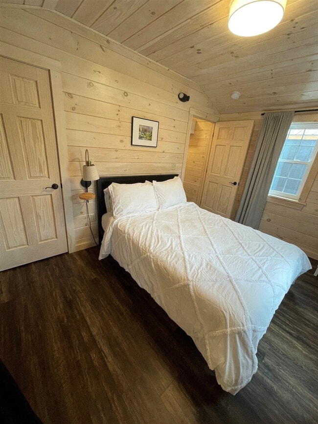 Building Photo - 13 Autumn Ln Unit SI ID1255700P