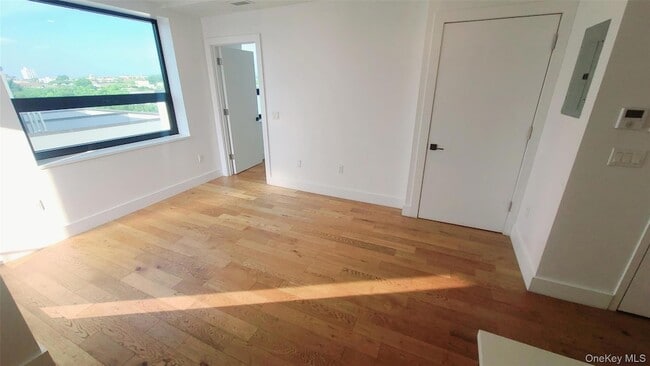 Building Photo - 499 Evergreen Ave Unit 5B