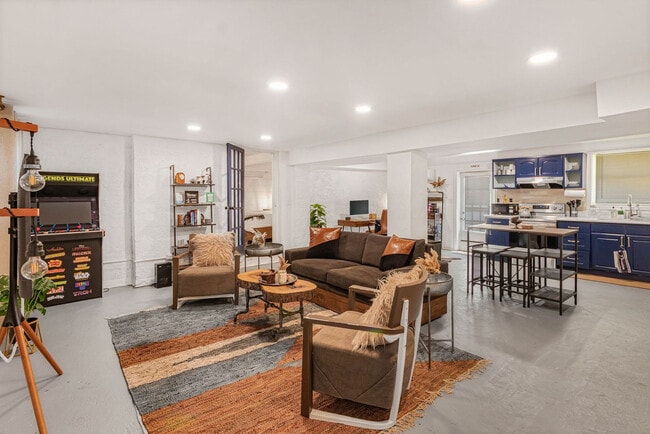 Building Photo - 2100 Cascade Rd Unit ID1237090P