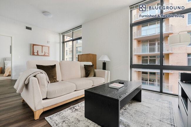 Building Photo - 4918 St Elmo Ave Unit FL16-ID1208