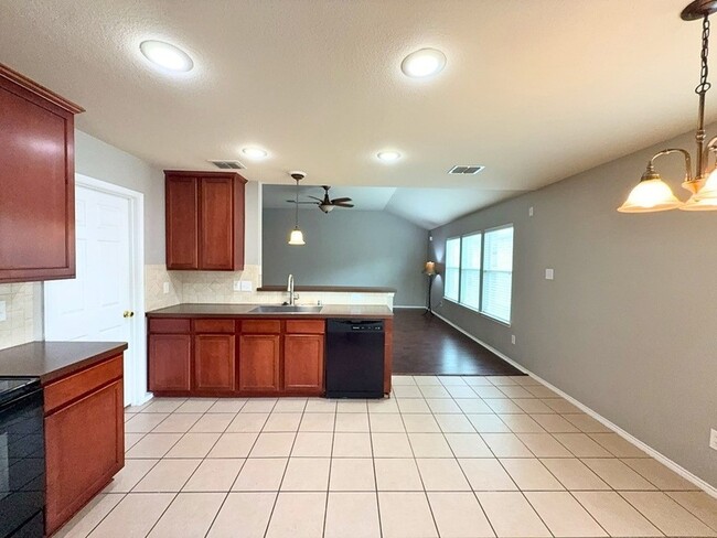 Photo - 9120 Goldenview Dr