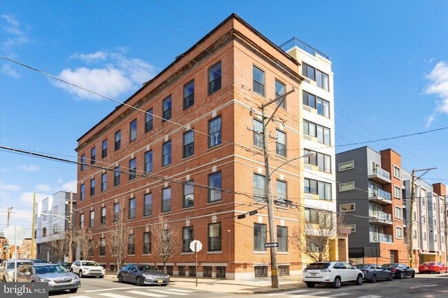 Building Photo - 1639 Poplar St Unit LL2