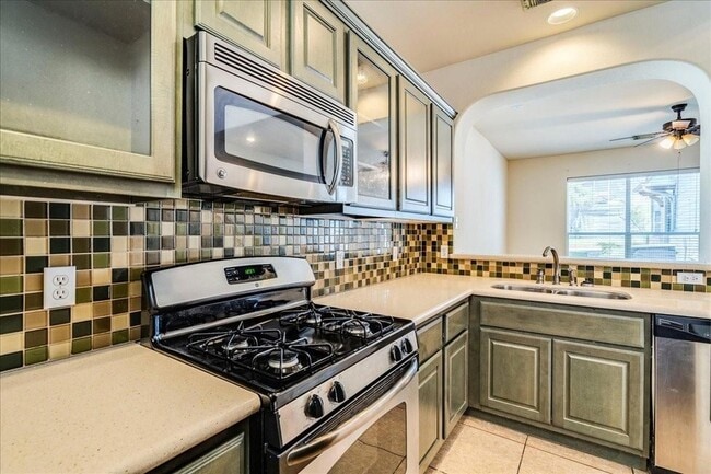 Photo - 2924 Bond Dr