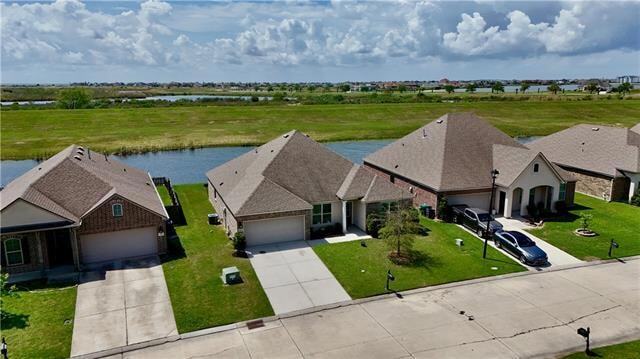 Photo - 440 W Lake Dr