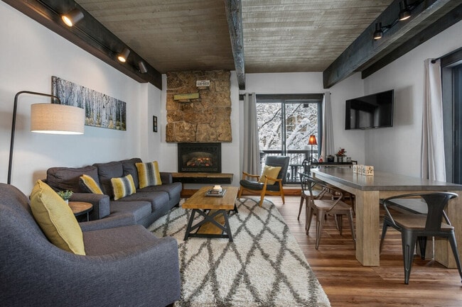 Building Photo - 2315 Storm Meadows Dr Unit SI ID1564279P