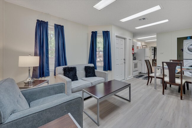 Building Photo - 4217 Neal Rd Unit ID1388439P