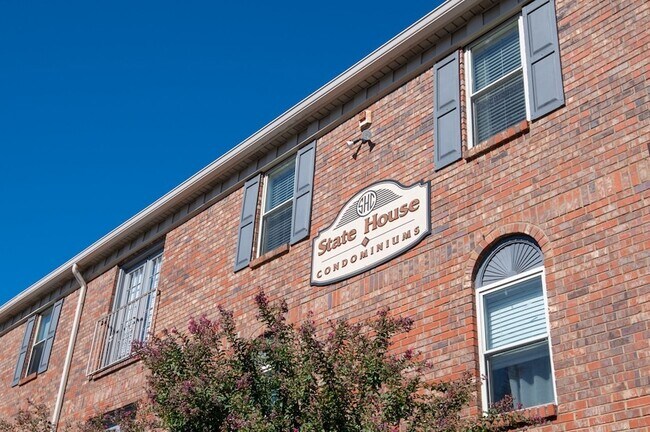 Photo - 1808 State St Unit 307