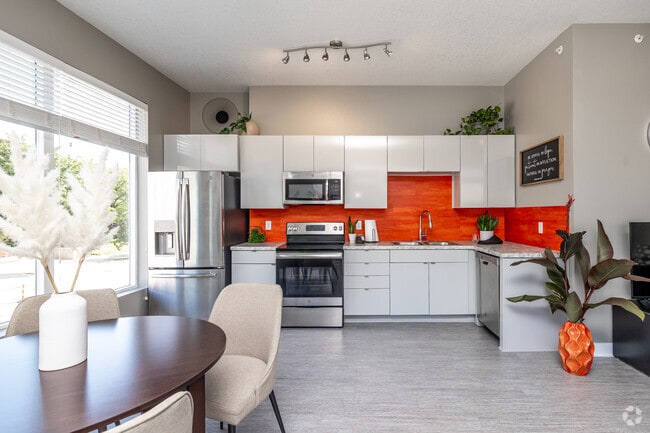 1BR, 1BA - A13/929 SF - Kitchen - Carbon 550