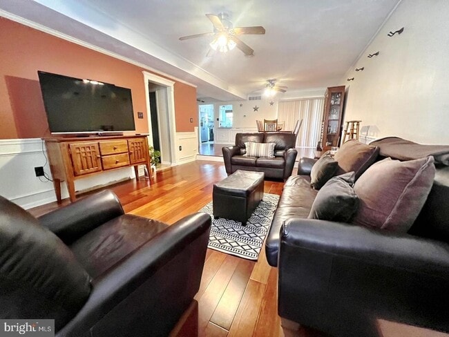 Photo - 323 N 41st St