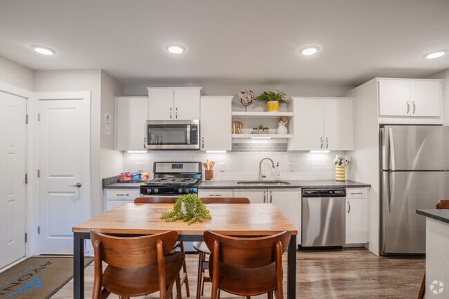 2BR, 2BA - 1,000SF - B1 - Kitchen - Avonlea Riverside