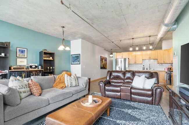 Photo - 720 N 4th St