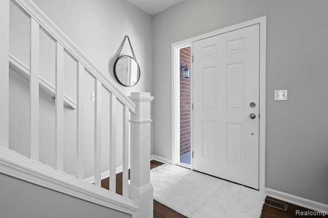 Photo - 277 Springview St